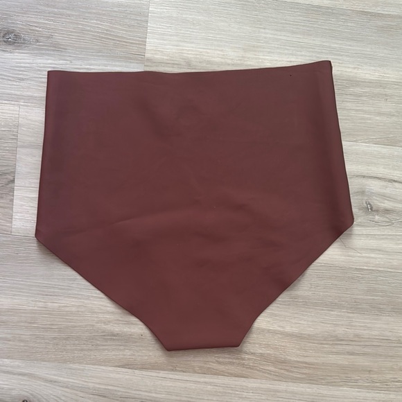 Seamless High-Waist Shapewear Briefs - Brown - Picture 3 of 3